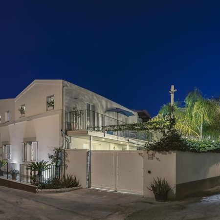 Casa Vacanze "Oceano Mare" Pozzallo Exterior photo